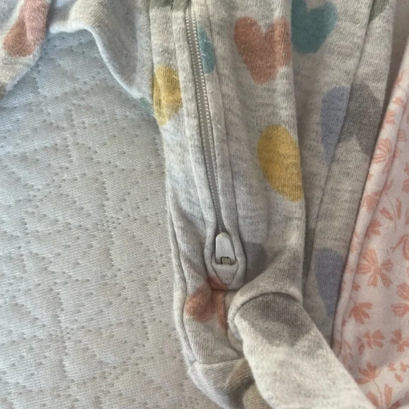 Carter’s newborn one piece with footies Sleep wear - Picture 8 of 11